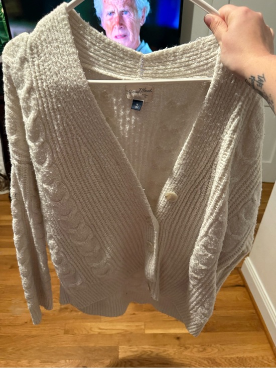 Universal Thread Sweaters - Universal Thread Cream Cable-Knit V-Neck Button Cardigan